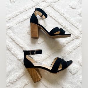 Steve Madden, chunky heel black sandals with cross toe, women’s size 7.5